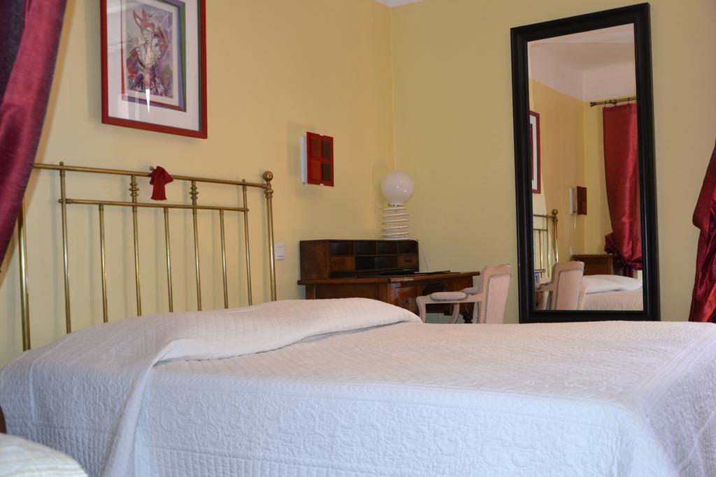 Hotellerie De L'Esplanade Rians  Oda fotoğraf
