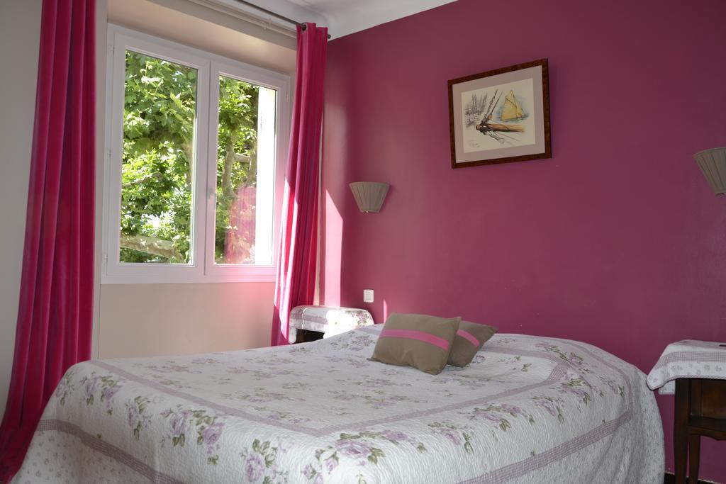 Hotellerie De L'Esplanade Rians  Dış mekan fotoğraf