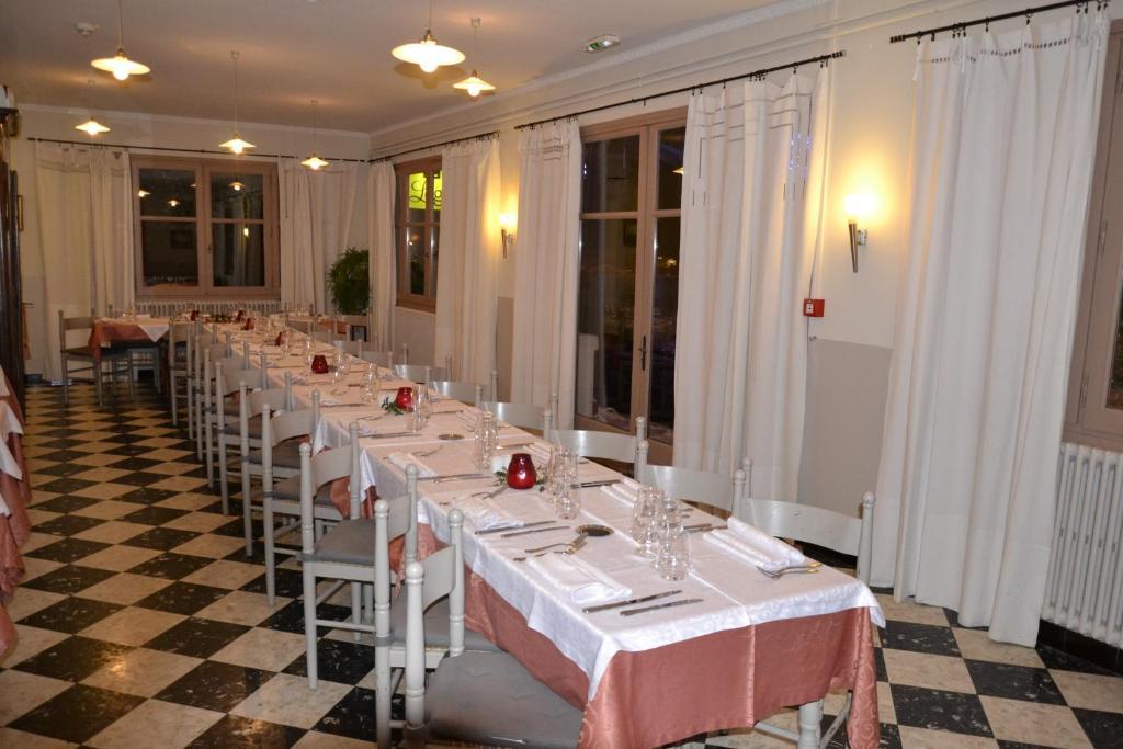 Hotellerie De L'Esplanade Rians  Dış mekan fotoğraf